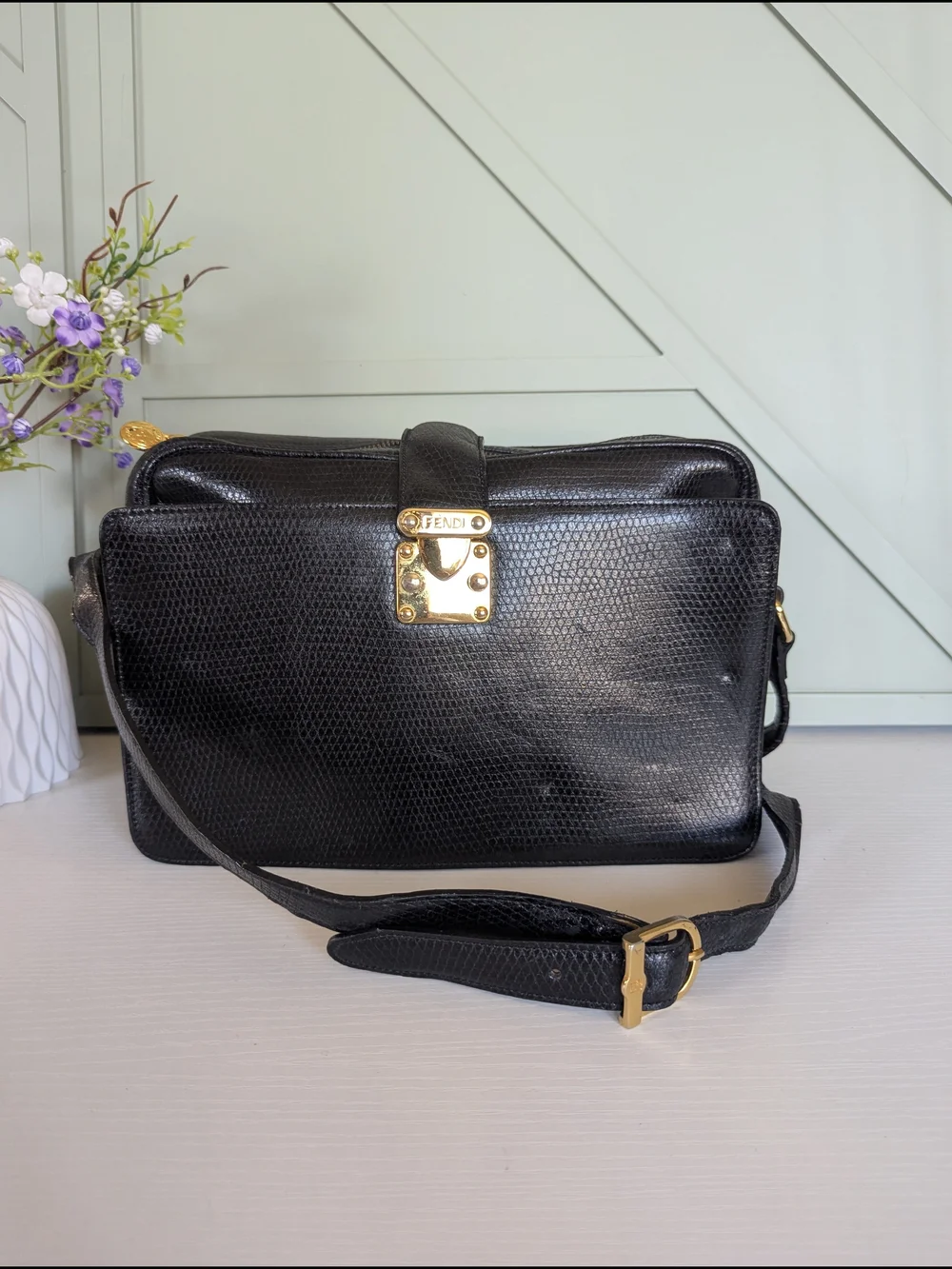 Vintage Fendi crossbody/shoulder bag from aroundthe 1970s or 1980s. It feature